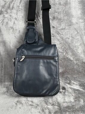 Travelon Navy Blue Crossbody Sling Bag